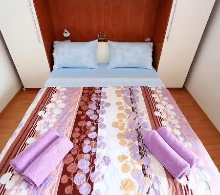 In With Seaview, Balcony, Air Condition, Wifi *